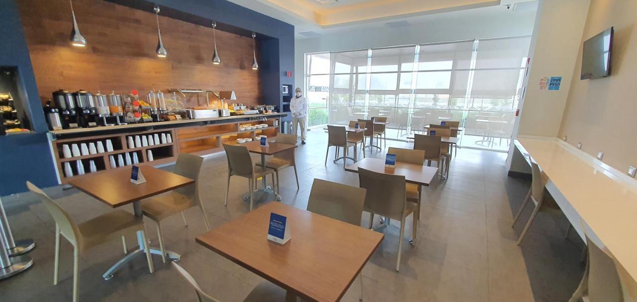 Microtel Inn & Suites By Wyndham San Luis Potosí Exteriör bild