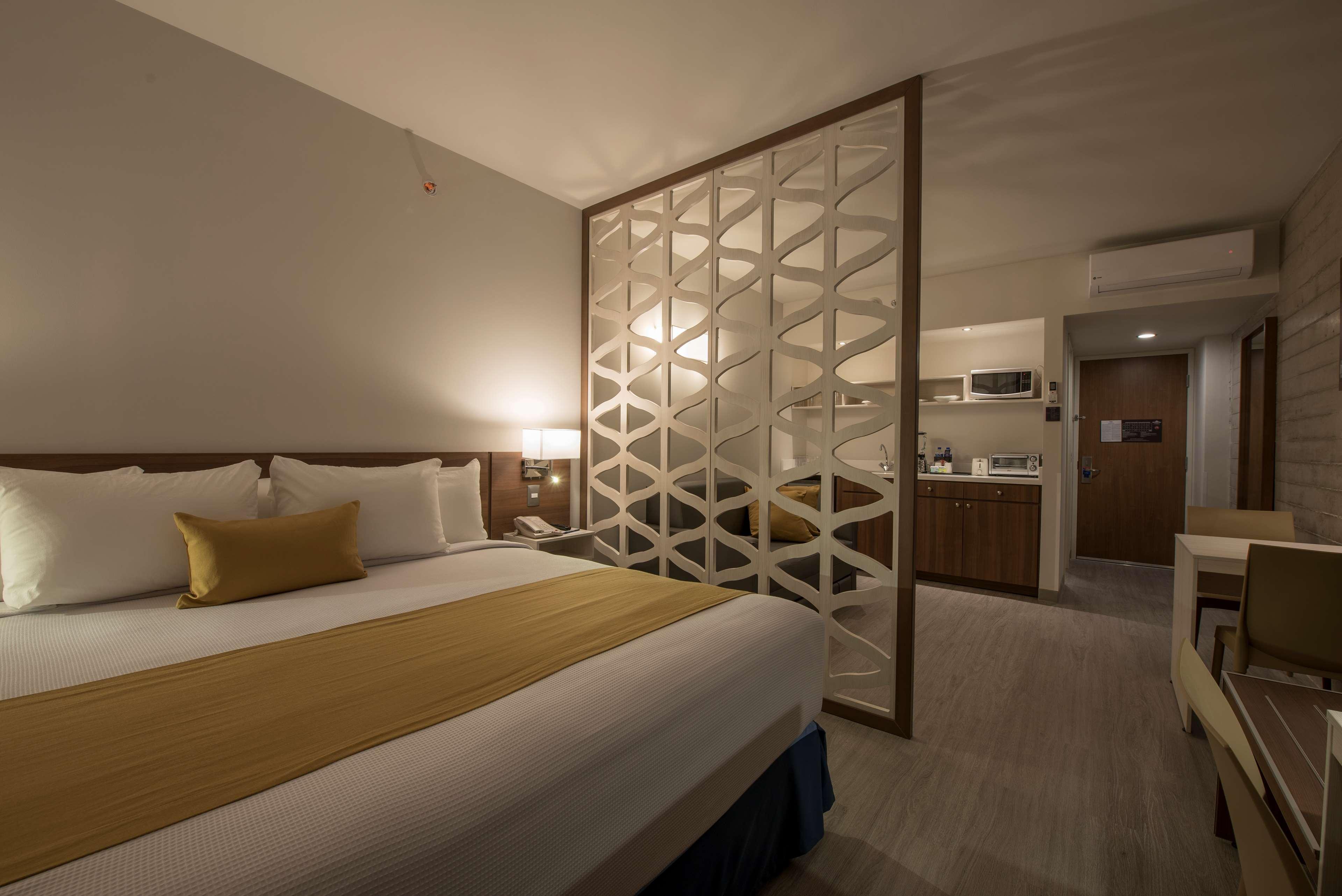 Microtel Inn & Suites By Wyndham San Luis Potosí Exteriör bild