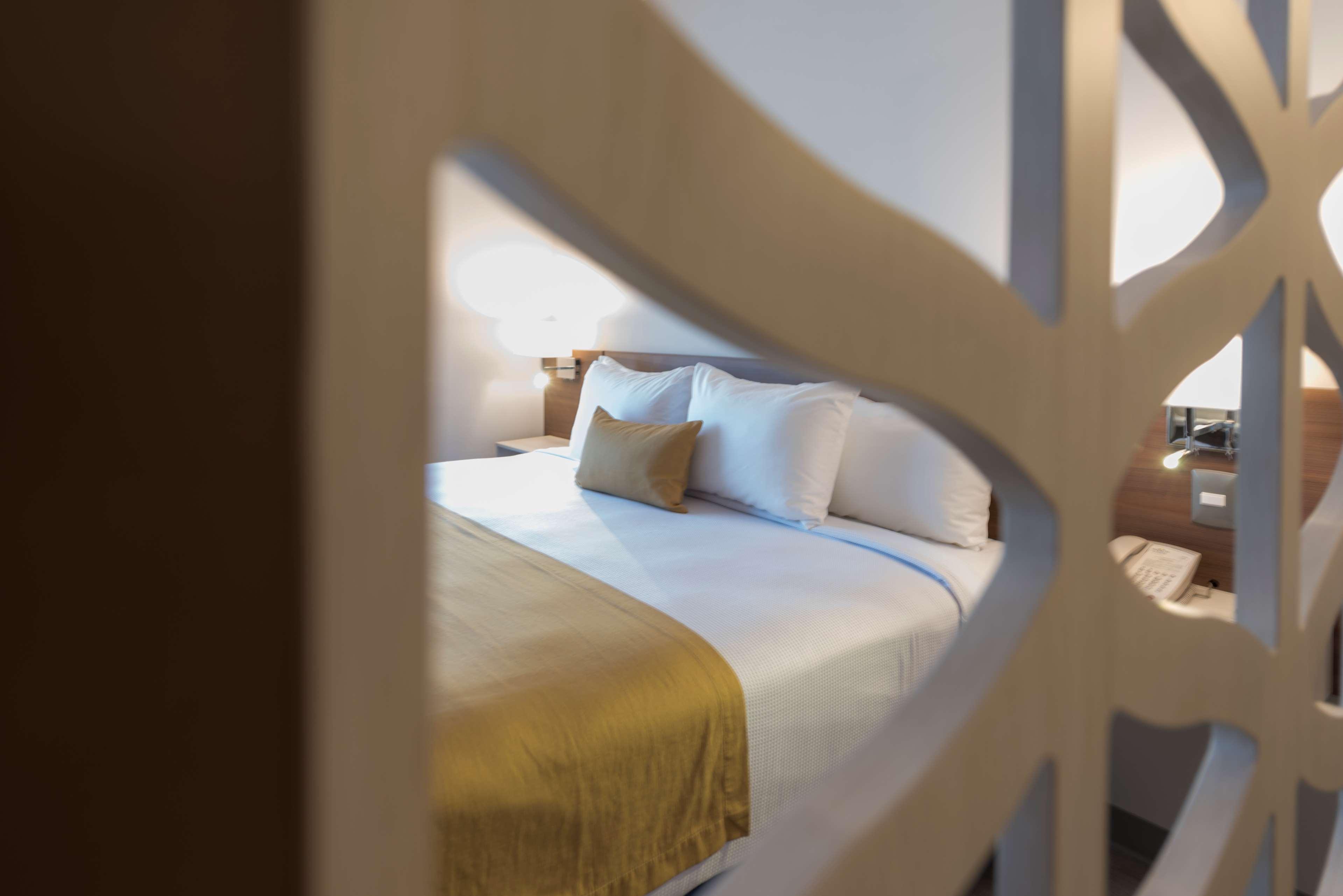 Microtel Inn & Suites By Wyndham San Luis Potosí Exteriör bild