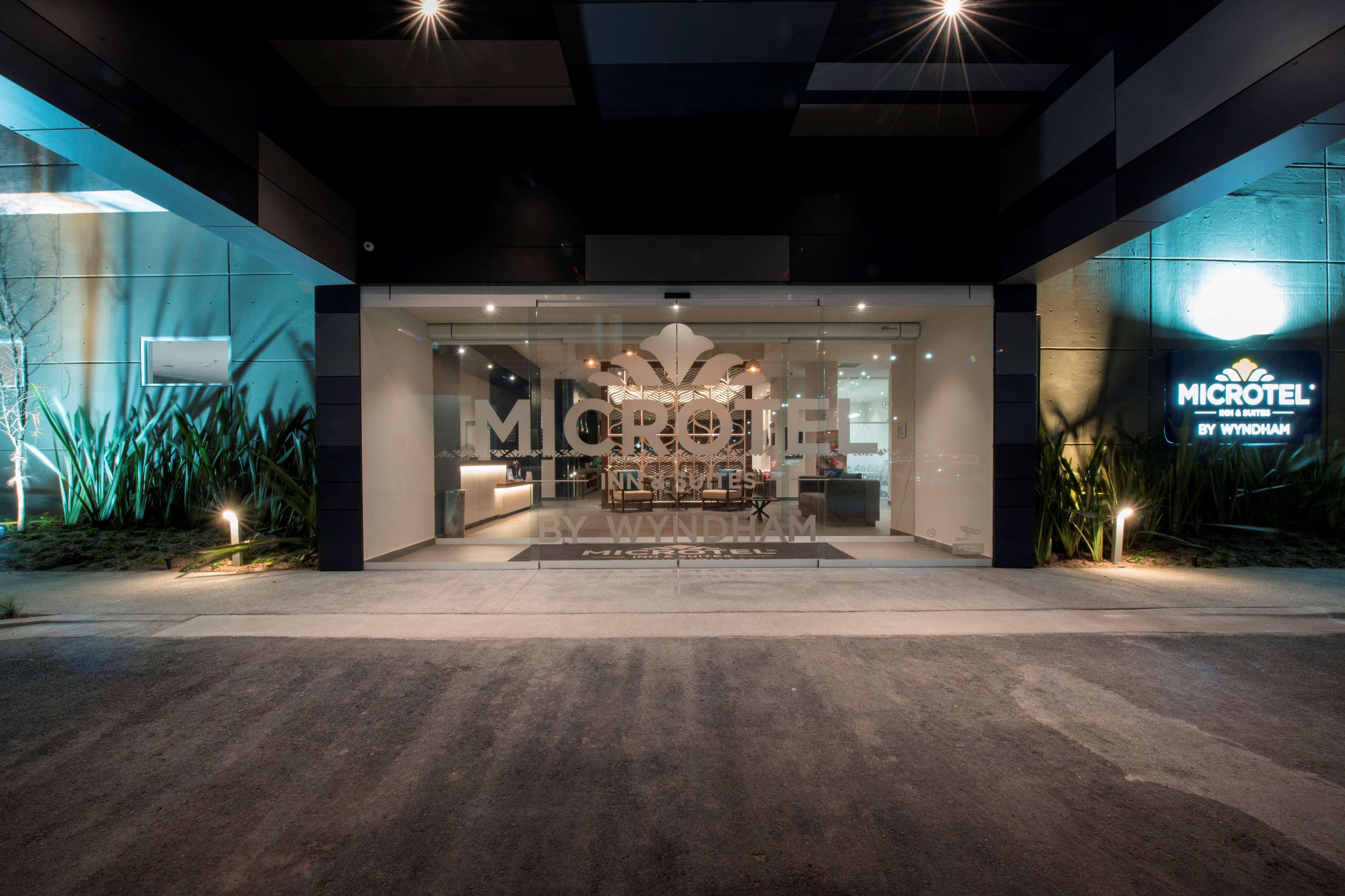 Microtel Inn & Suites By Wyndham San Luis Potosí Exteriör bild