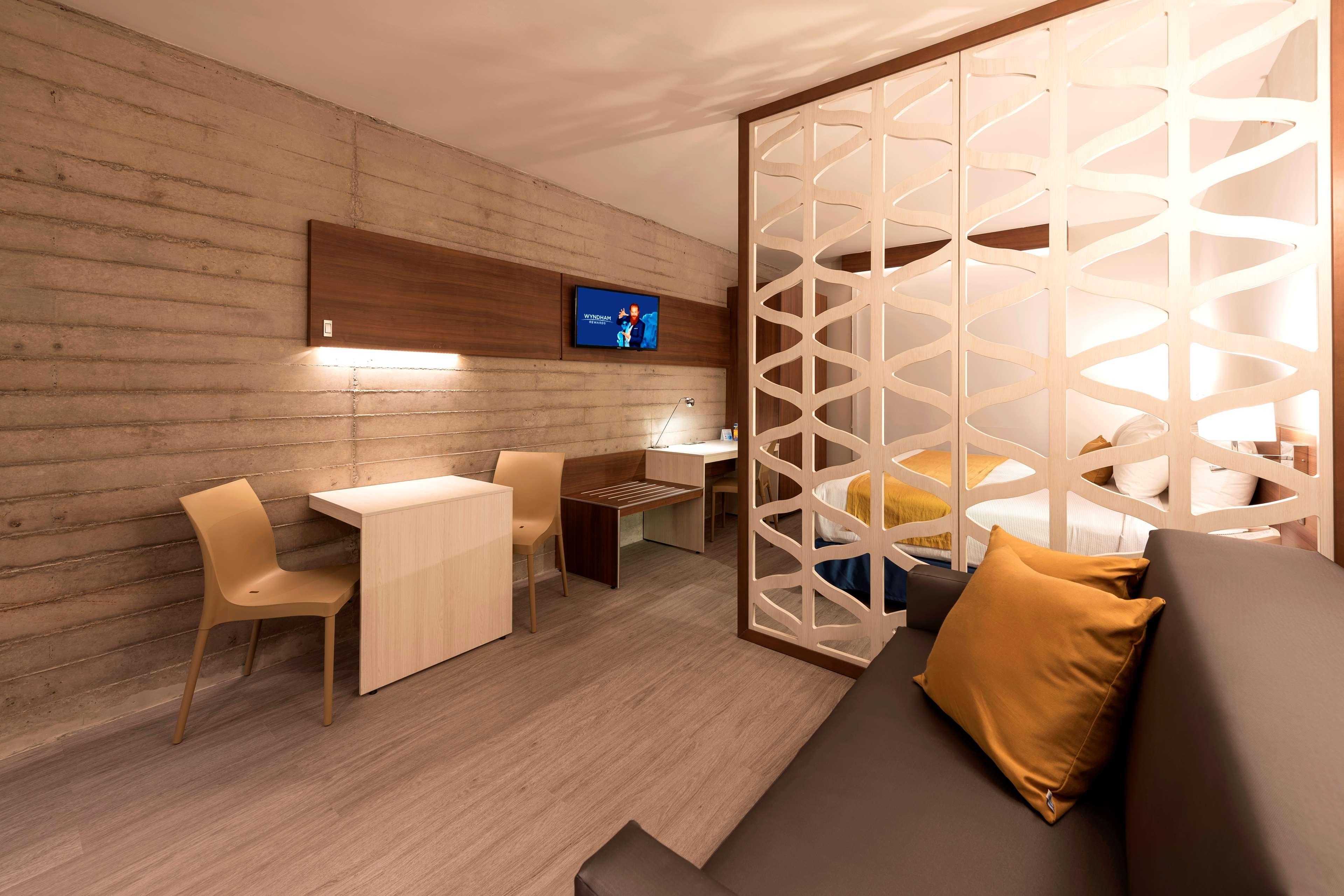 Microtel Inn & Suites By Wyndham San Luis Potosí Exteriör bild