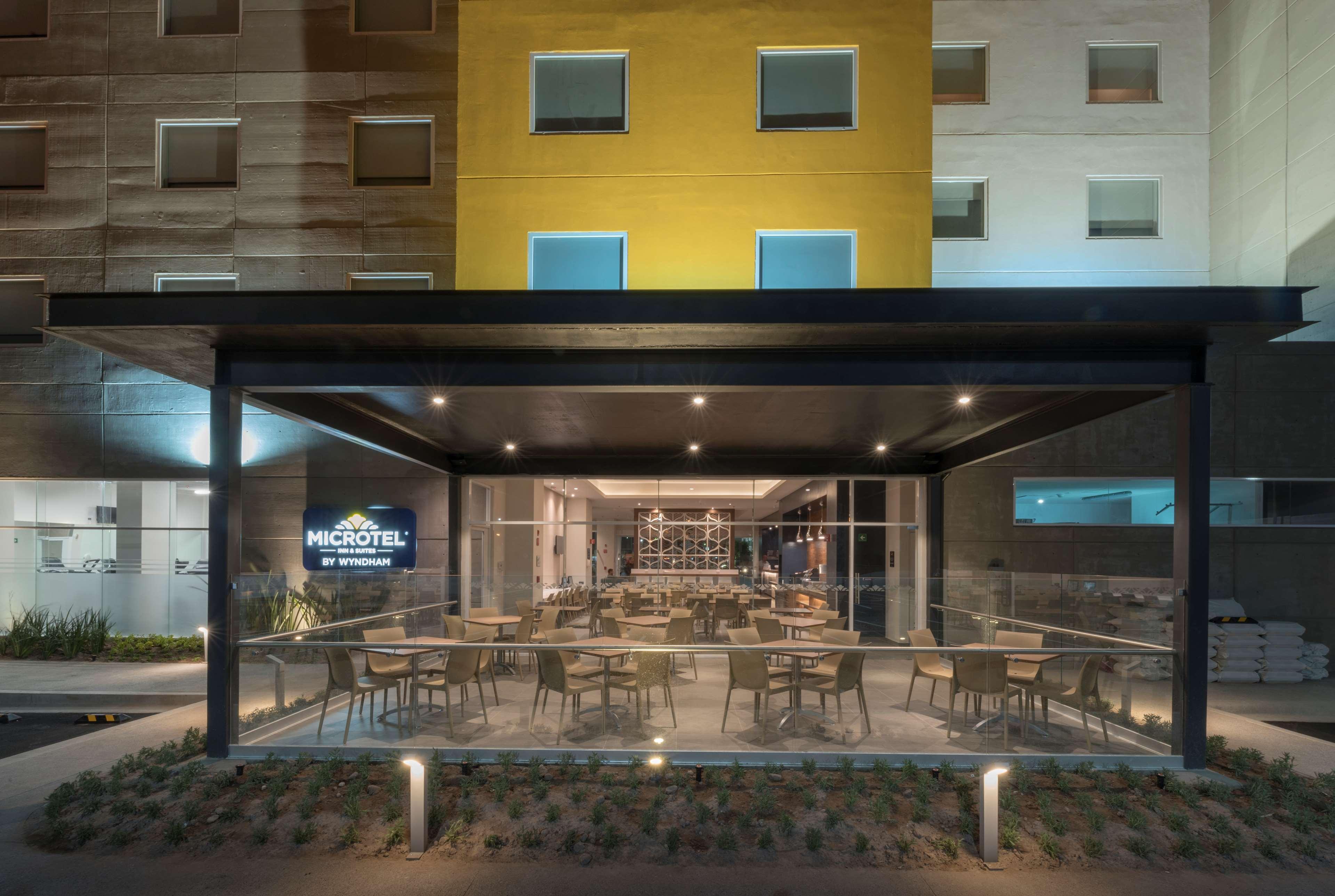 Microtel Inn & Suites By Wyndham San Luis Potosí Exteriör bild