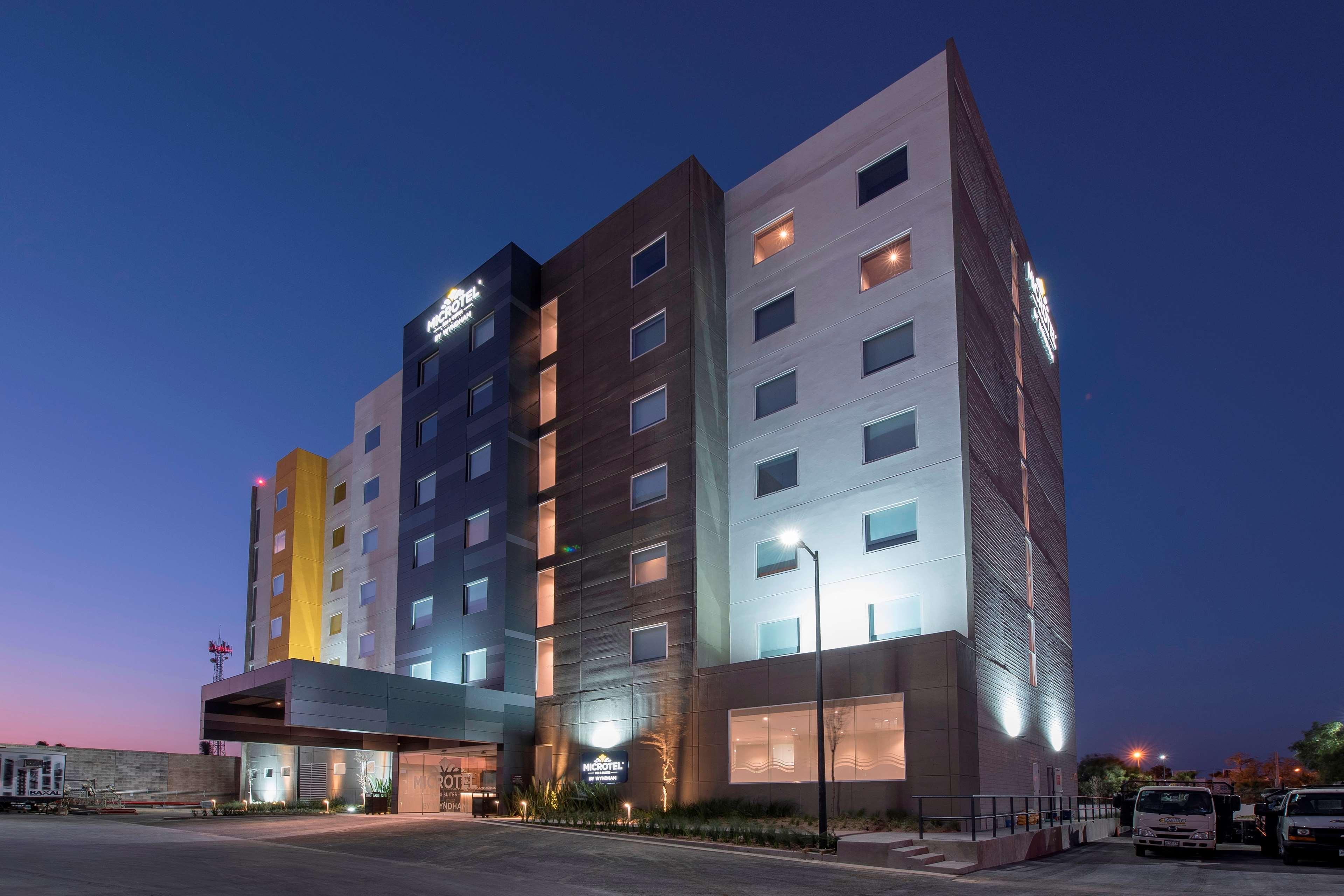 Microtel Inn & Suites By Wyndham San Luis Potosí Exteriör bild