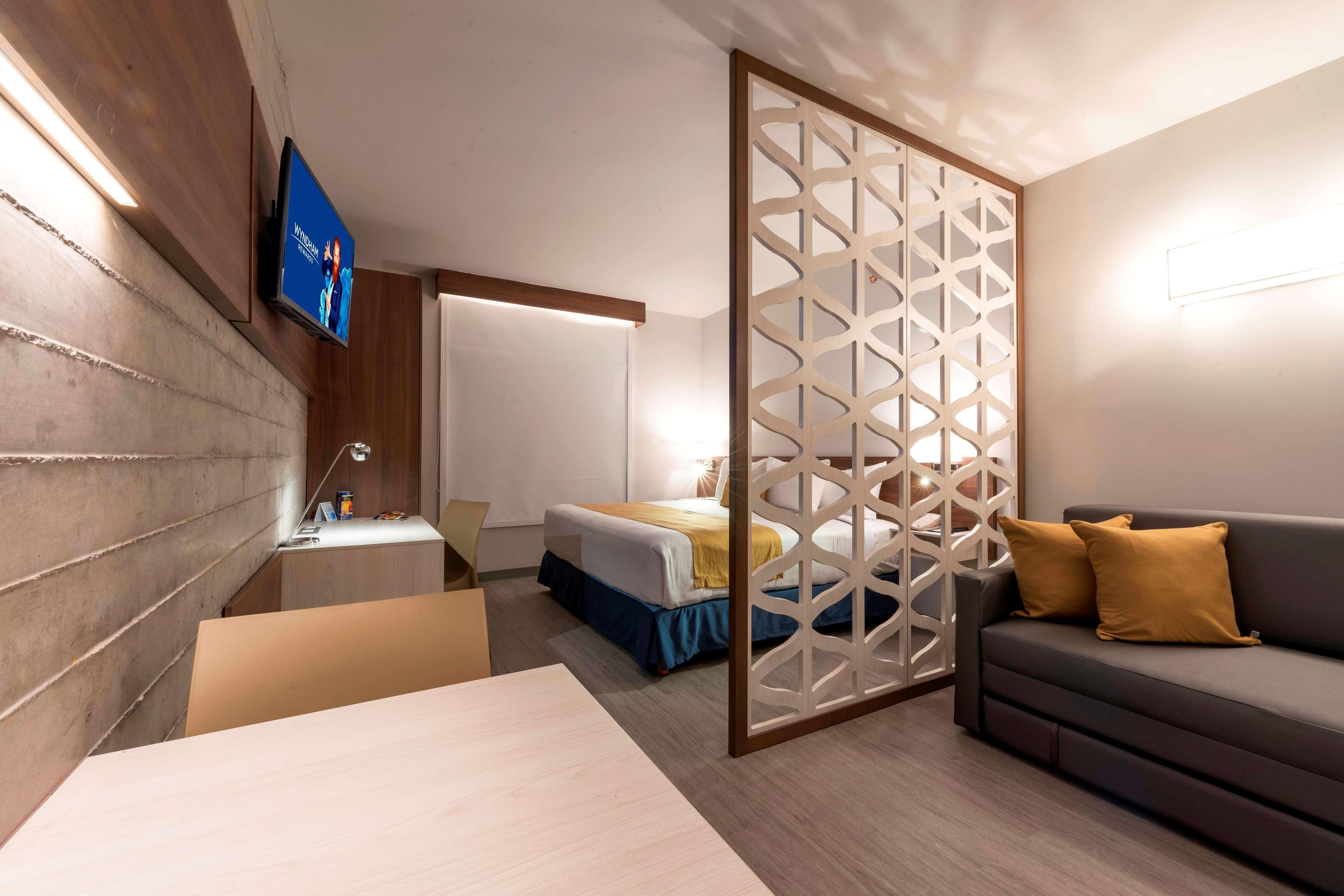 Microtel Inn & Suites By Wyndham San Luis Potosí Exteriör bild