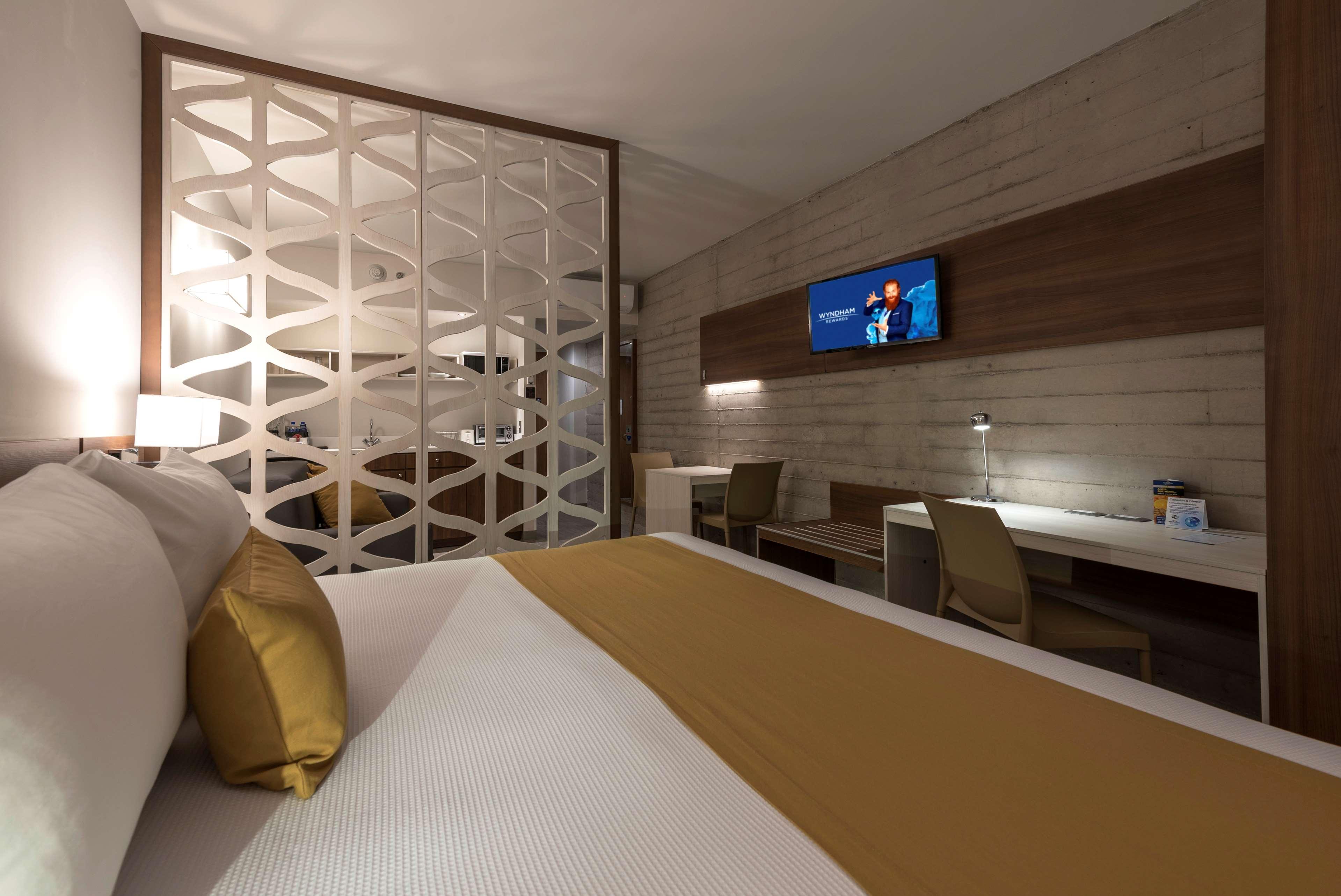Microtel Inn & Suites By Wyndham San Luis Potosí Exteriör bild