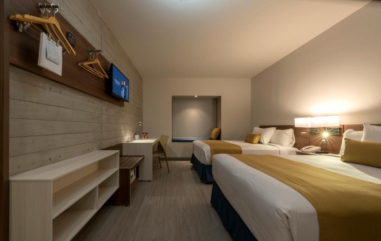Microtel Inn & Suites By Wyndham San Luis Potosí Exteriör bild