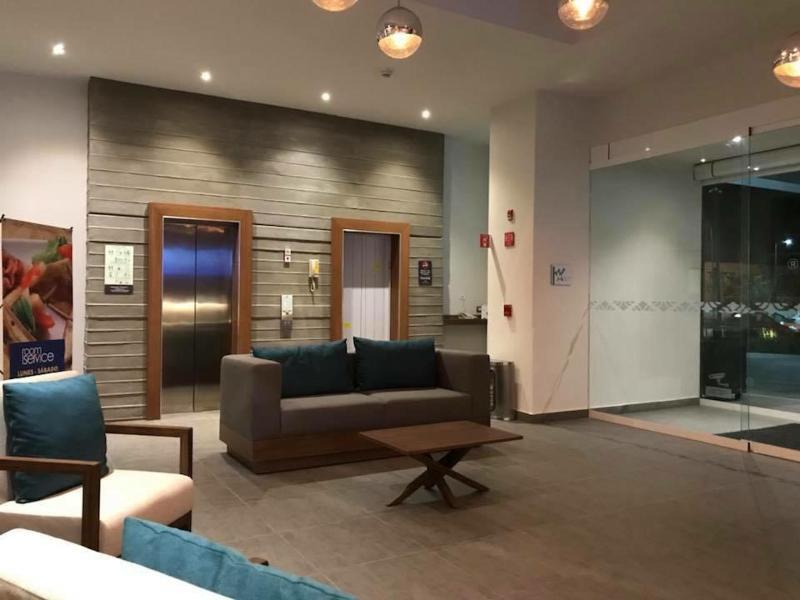 Microtel Inn & Suites By Wyndham San Luis Potosí Exteriör bild
