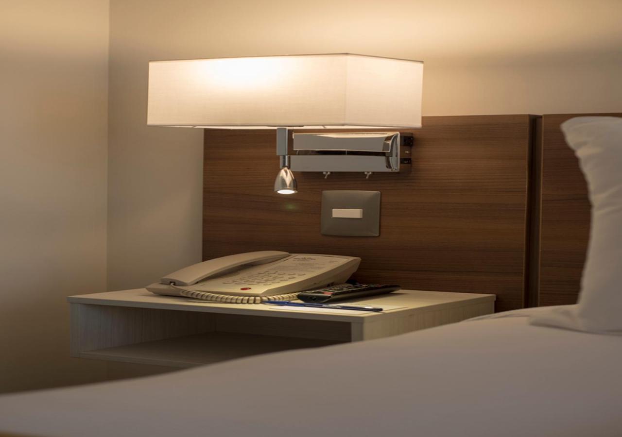 Microtel Inn & Suites By Wyndham San Luis Potosí Exteriör bild